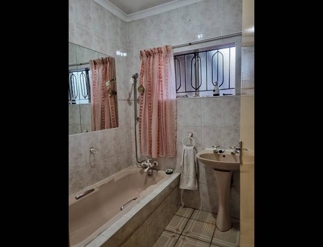 3 BEDROOM HOUSE FOR SALE IN SPRUITVIEW